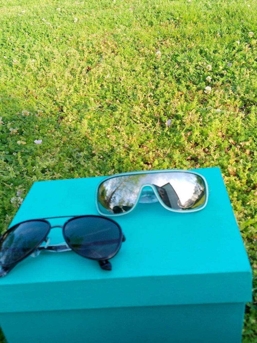 2 PR SUNGLASSES NEW IN PK HB